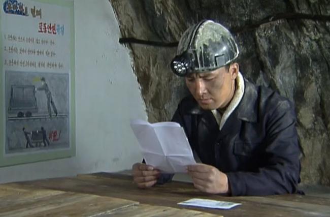 数十朝鲜年轻矿工偷看韩剧   结果惨了