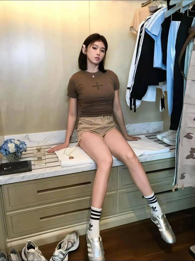 田径女神吴艳妮太敢拍了 镜前自拍暴击全网