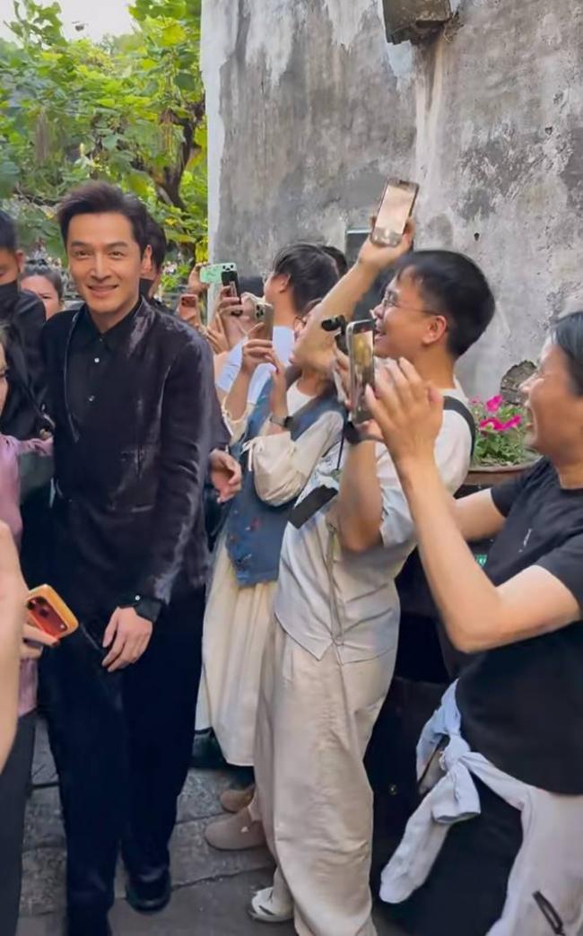 乌镇这一夜，黄磊大女儿惊艳，全场瞩目