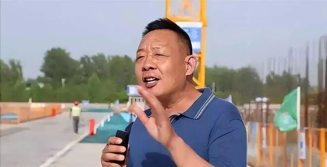 不是冯小刚 如今公开出面维护韩红的是这个男人（配图2）