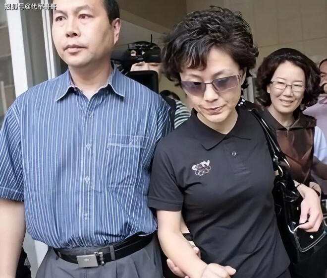 54岁海霞近况：告别《新闻联播》 嫁清华教授（配图6）