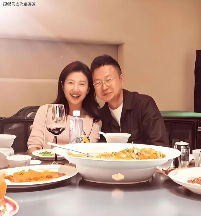48岁美女主持人徐春妮近况 嫁给刚强生下一子（配图7）
