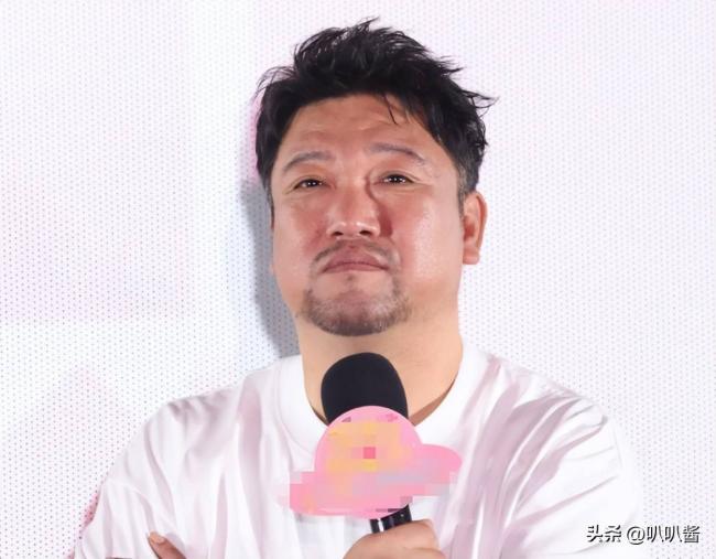 手机在桌缝里录了40分钟 他一顿饭就被卖了