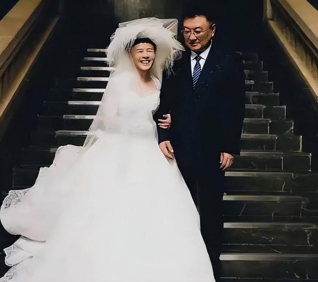金龟子王宁晒出婚纱照后，恶心一幕很快上演
