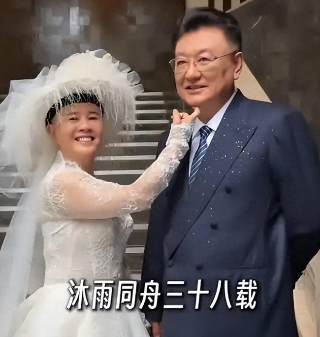 金龟子王宁晒出婚纱照后，恶心一幕很快上演