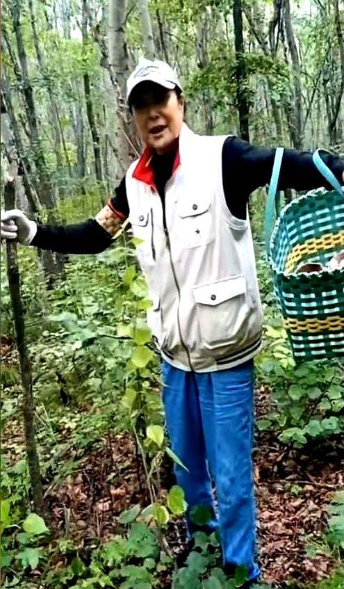 女排首任队长弃官下海，北京有楼女儿是国际超模