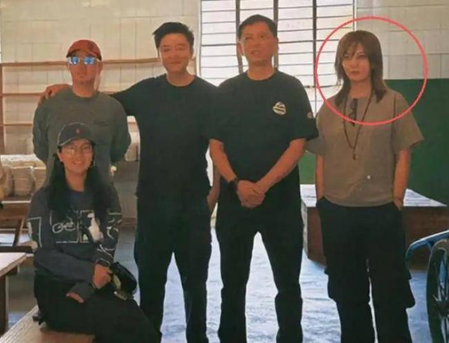 被封5年后赵薇再曝近况，瘦到脱相不敢认