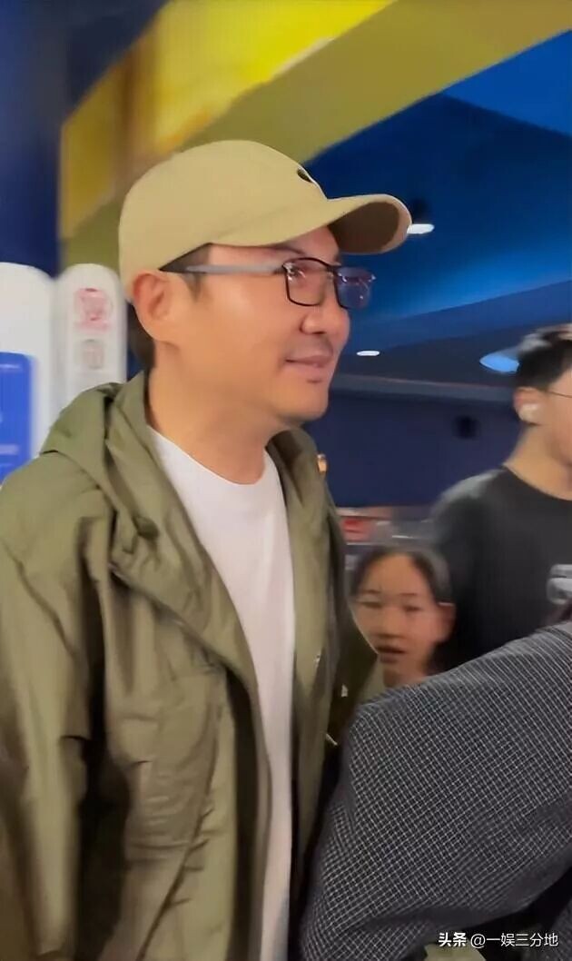 北京偶遇沈腾一家 儿子眼小胖的满脸堆肉（配图46）