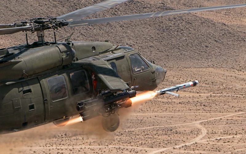 美国陆军UH-60「黑鹰」直升机发射「空射效果」（Launched Effects）中程无人机。 （图：美国陆军）