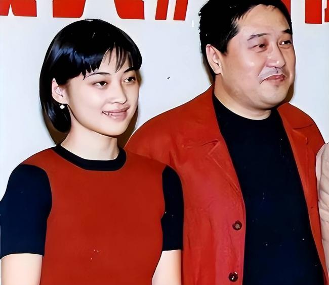 为了梅婷，他净身出户，如今68岁孤身一人