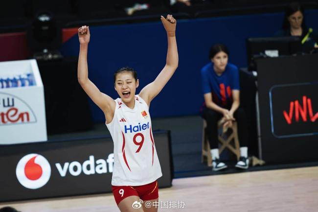 中国女排19岁天才美少女惊艳亚运 获排联狂赞
