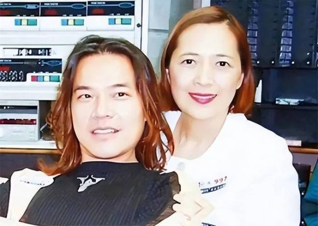 他曾与四大天王齐名，被包养十年后，当了和尚