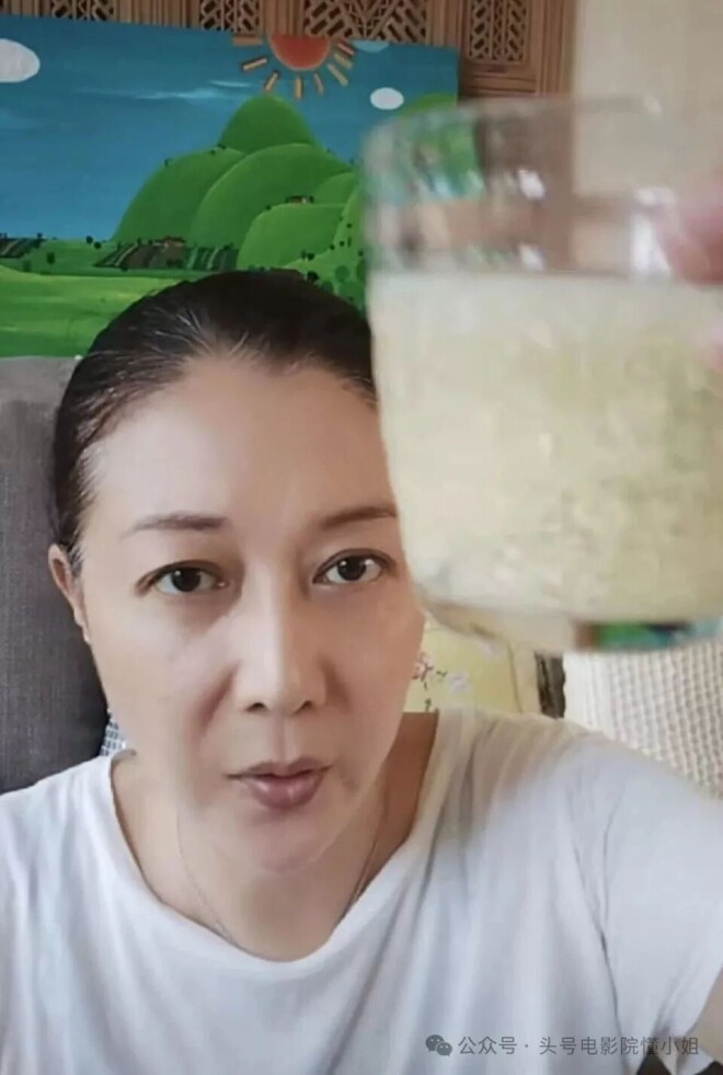 53岁吴绮莉中秋素颜直播 被问成龙直接跳过（配图6）