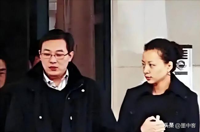 看到董卿王丽坤栽进致命大坑，女星都不找富豪了