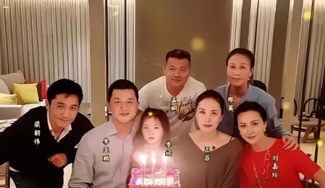 看了没和王菲过七夕的谢霆锋 才懂他爱的多卑微（配图11）
