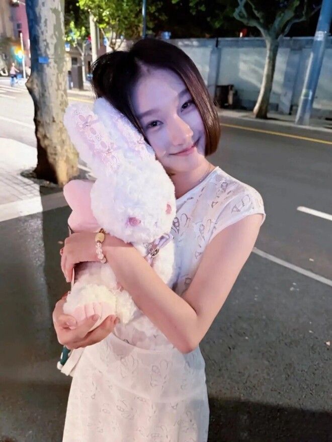文章大女儿18岁啦 像极了年轻时的马伊琍（配图6）