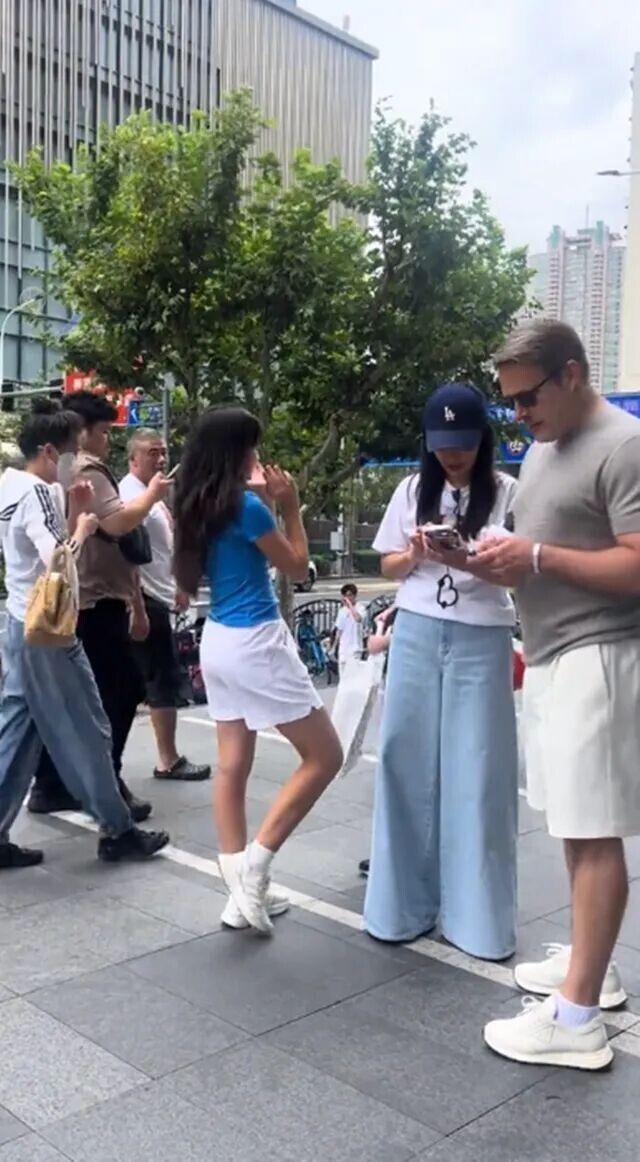 马雅舒一家逛街 外籍老公不显油腻仍很帅（配图1）