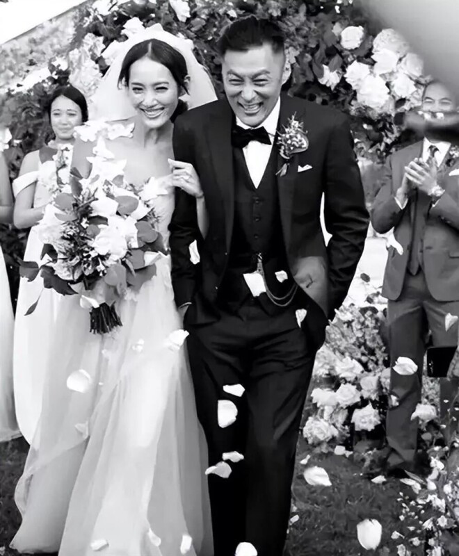 原来他俩已离婚 但没离家仍一起住豪宅开豪车（配图1）