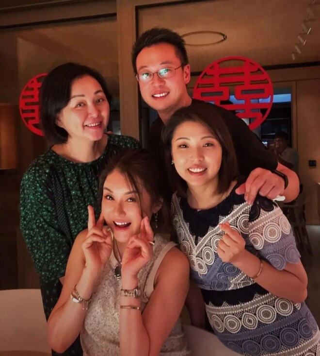 香港知名女星与旧爱夫妇一起庆生 晒三人合照（配图6）