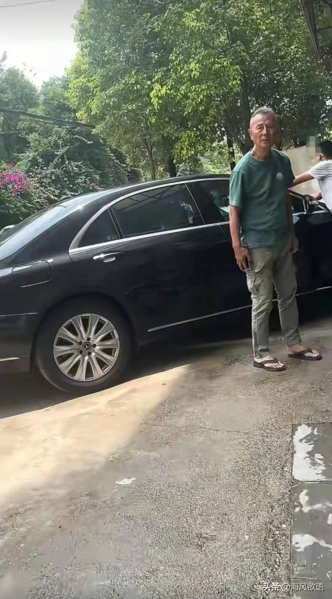 72岁刘德凯被曝昆明养老，满头白发依旧帅气