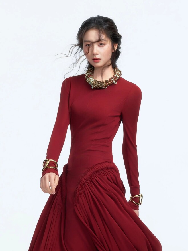 黄磊女儿黄多多正式入圈 从清纯少女到轻熟美（配图1）