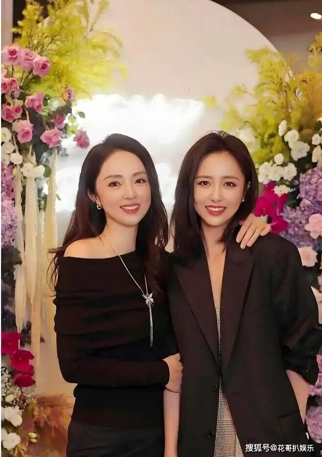 佟丽娅董璇路人拍的生图曝光 网友：像两老巫婆（配图12）