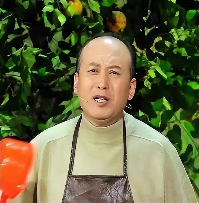 70岁郭达现状：住在西安老小区里养老,老态龙钟（配图3）