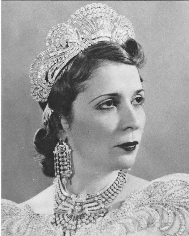 价值400万英镑项链被抢，俩匪徒没蒙面