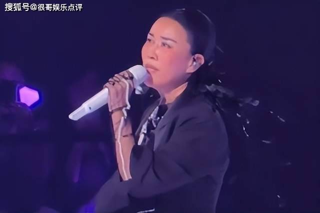 那英演唱会临时加歌，哽咽清唱含泪送别刘欢