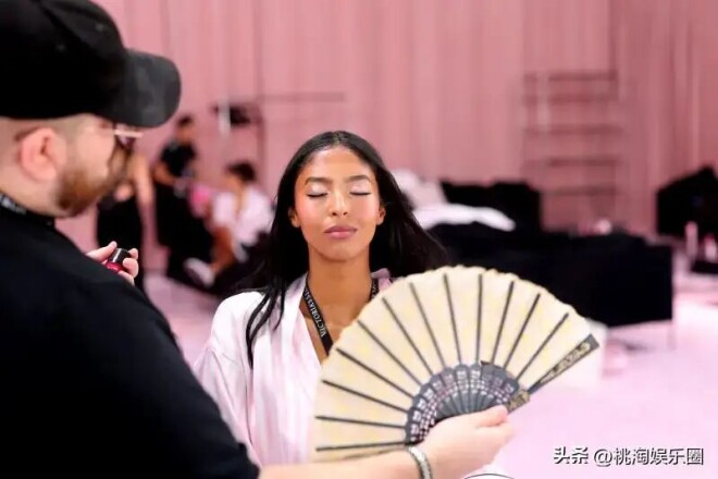 科比23岁女儿首登维密T台大秀 从小愿望终于实现（配图9）