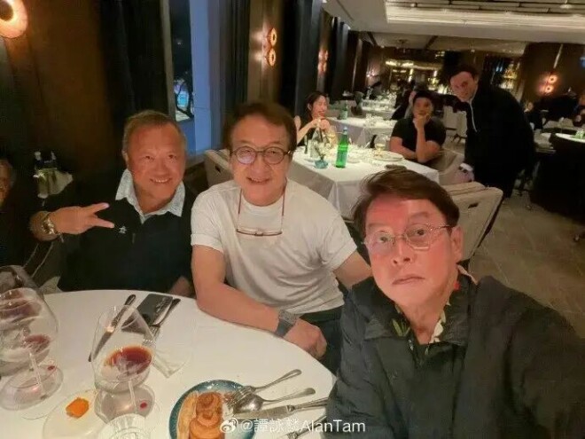 谭咏麟与成龙曾志伟聚餐 偶遇林子祥叶蒨文（配图1）