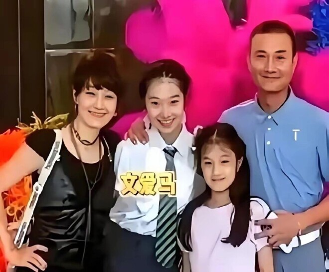 文章大女儿18岁啦 像极了年轻时的马伊琍（配图18）