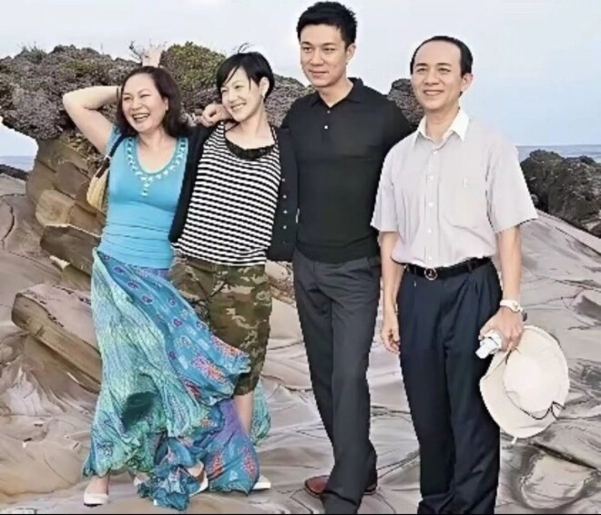 小S香港给84岁婆婆庆生 S妈穿名牌背迪奥很富态（配图19）