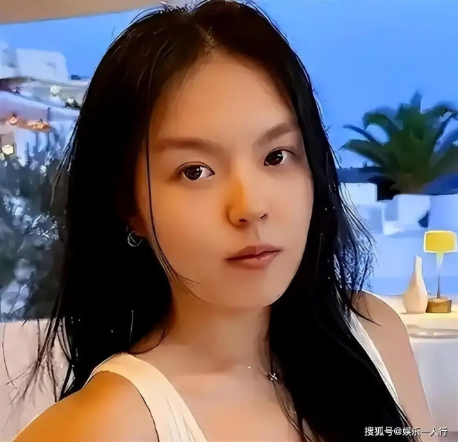 哥大毕业进娱乐圈被骂浪费？李咏留的2亿信托（配图2）