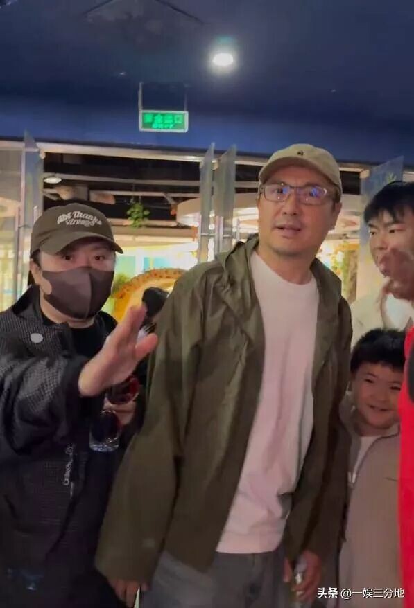 北京偶遇沈腾一家 儿子眼小胖的满脸堆肉（配图45）