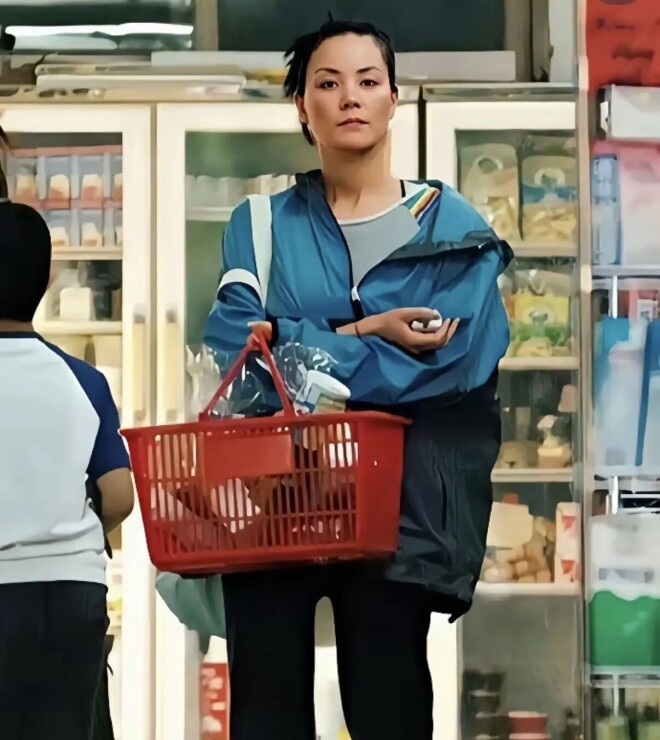 55岁李亚鹏疑似恋爱 身边女伴侧颜很像王菲（配图18）