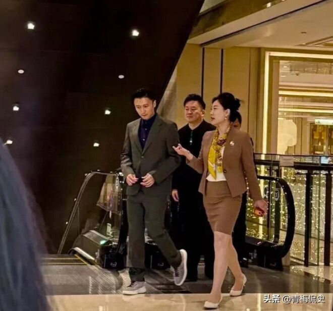 谢霆锋落地北京皱纹多 不老男神还是老了（配图14）