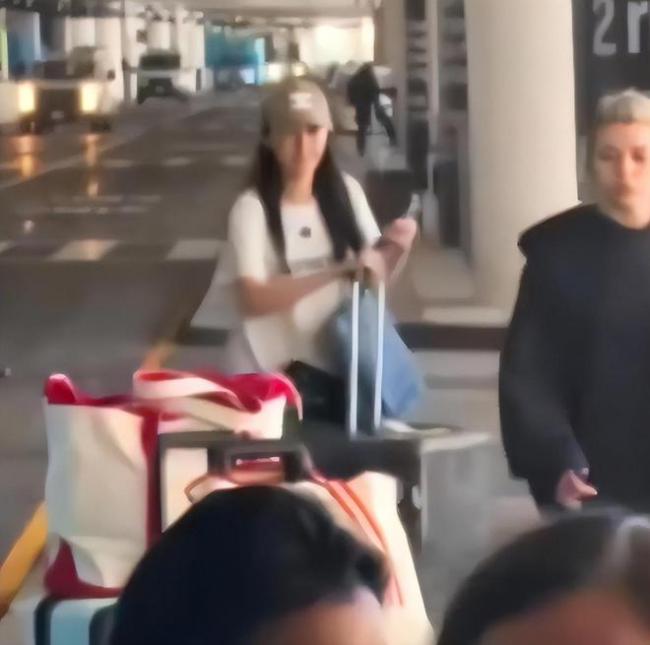 郑爽美国近况：经济状况被扒 这辈子再难翻身