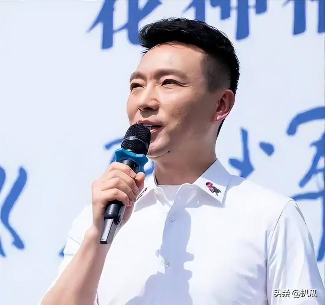 央视主持大洗牌，康辉想退休，撒贝宁最意外