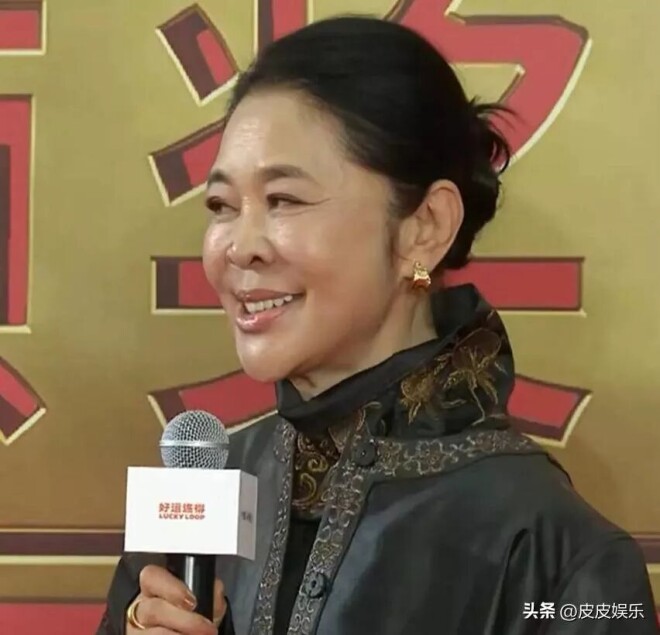 飞天奖红毯：马伊琍穿成地摊货 倪萍像地主婆（配图13）