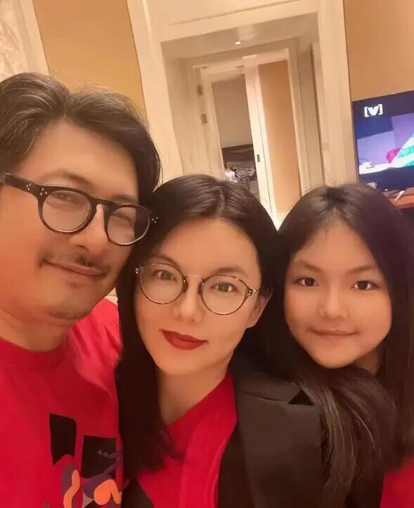 让李湘怀二胎的那个男人竟还给她留下了一手好牌（配图15）