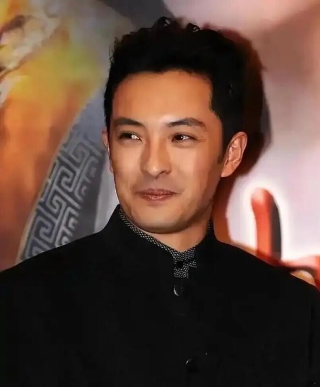 与曾黎分手4年后娶饶敏莉 50岁的富大龙现状如何（配图7）