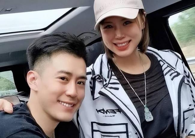 中国女排队长嫁高富帅生俩儿子，如今身居高位