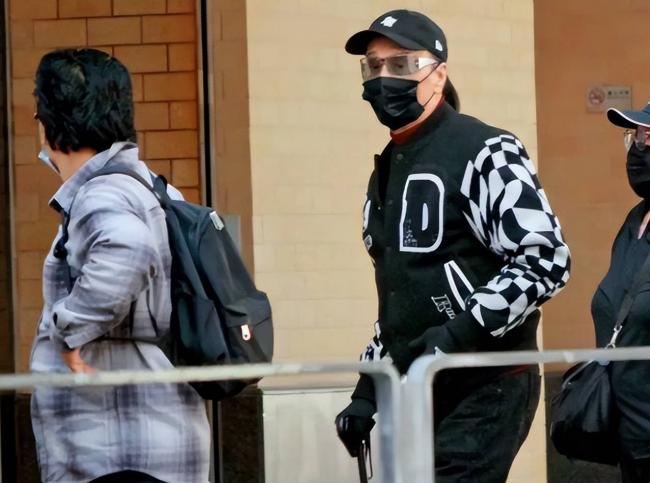 谢贤刚去世没几天，陈凯歌走路摇晃身体也出问题
