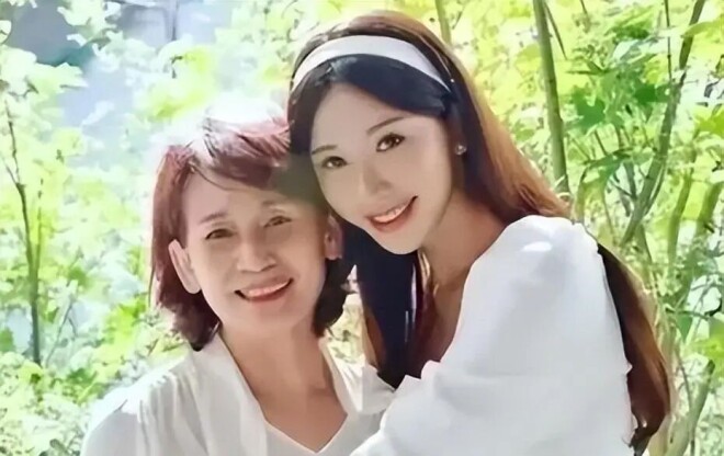 消息称林志玲77岁母亲突发抽搐 她急忙赶回台湾（配图10）