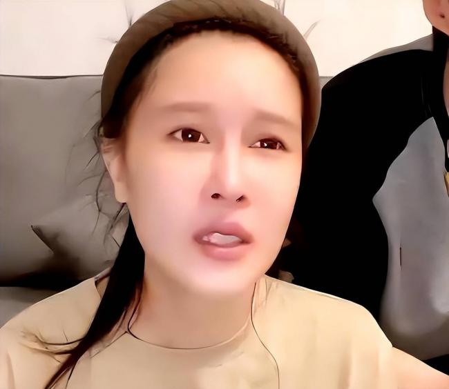 赵本山女儿自曝患三种精神疾病 与药为伴