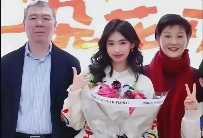 冯小刚心机藏不住了 徐朵全新身份对外曝光（配图26）