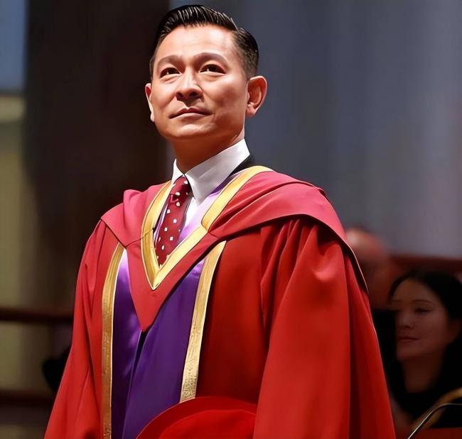 央媒发文，高调官宣刘德华新身份