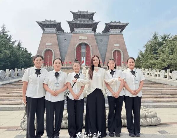 49岁谭晶现状曝光 与陈建斌夫妇共游罗马（配图8）