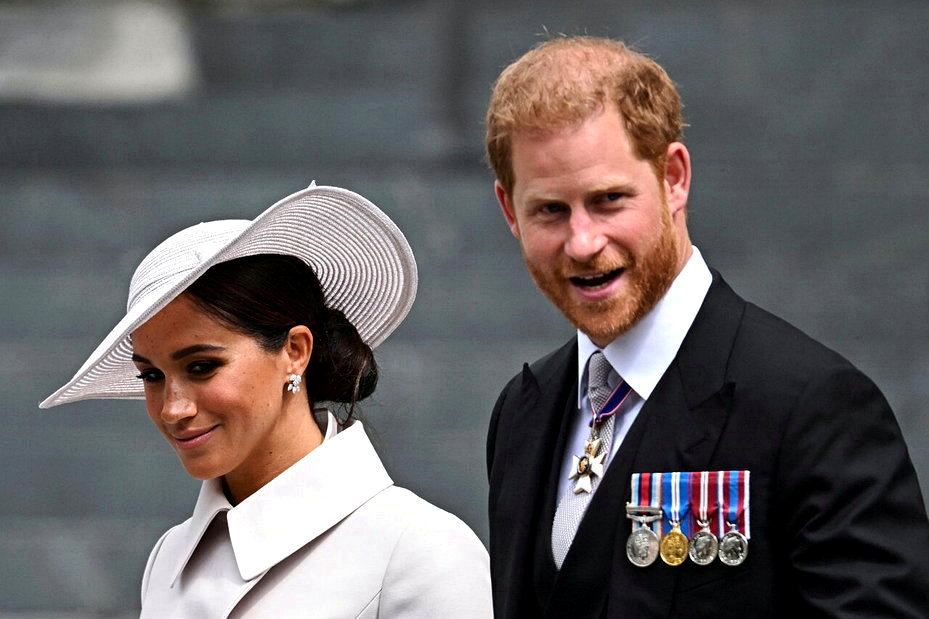 英国哈利王子与妻子梅根2022年6月在英国伦敦出席已故女王伊丽莎白二世登基白金禧年庆祝活动。路透